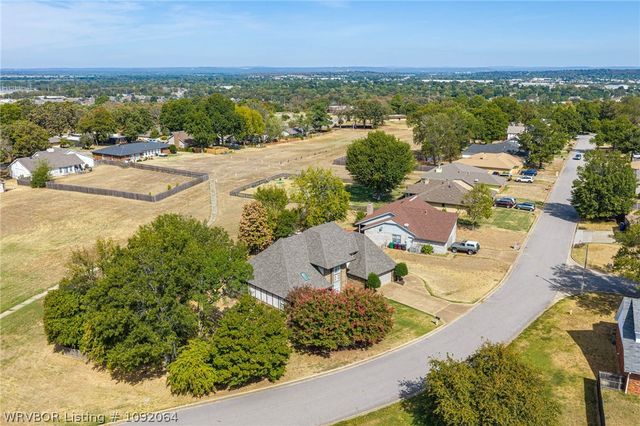 9912 Kingsley Place, Fort Smith, AR 72908
