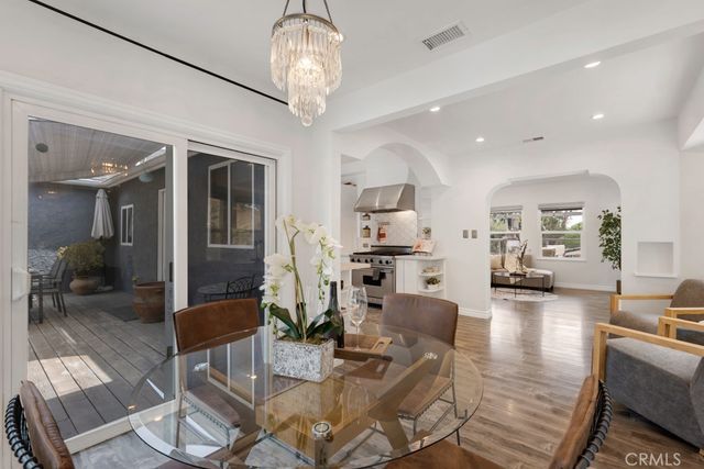 19419 Oxnard Street, Tarzana, CA 91356