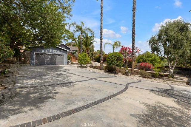 19419 Oxnard Street, Tarzana, CA 91356