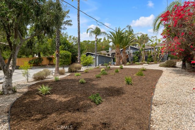 19419 Oxnard Street, Tarzana, CA 91356