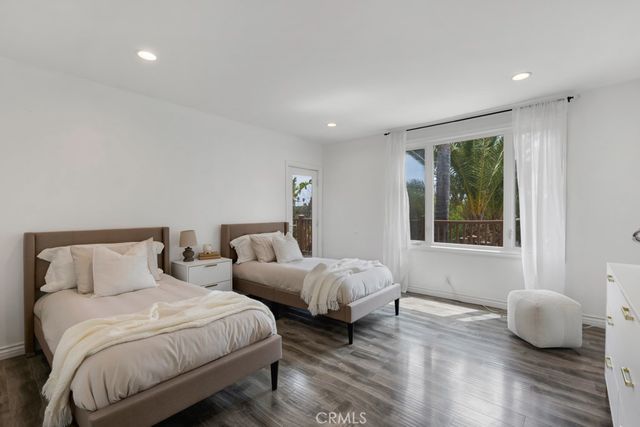 19419 Oxnard Street, Tarzana, CA 91356