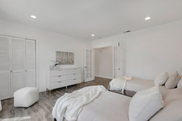 19419 Oxnard Street, Tarzana, CA 91356