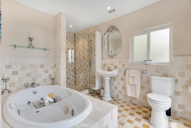 19419 Oxnard Street, Tarzana, CA 91356