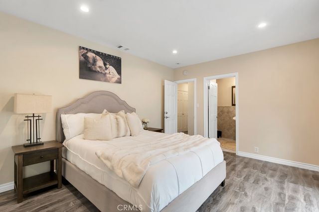 19419 Oxnard Street, Tarzana, CA 91356