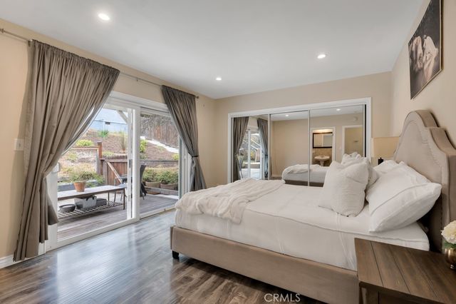 19419 Oxnard Street, Tarzana, CA 91356