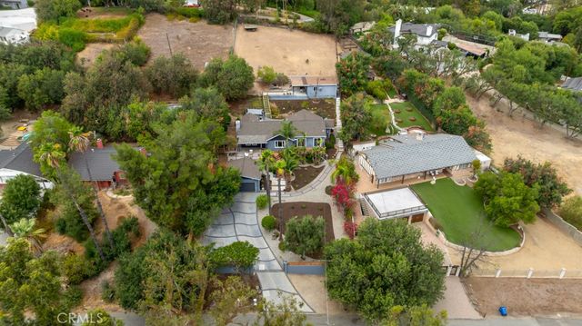 19419 Oxnard Street, Tarzana, CA 91356