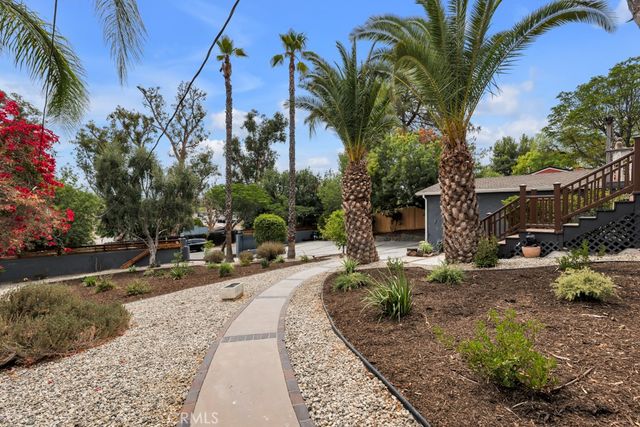 19419 Oxnard Street, Tarzana, CA 91356