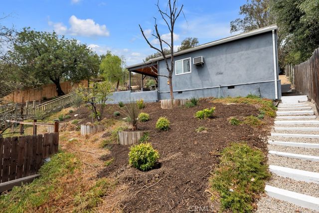 19419 Oxnard Street, Tarzana, CA 91356