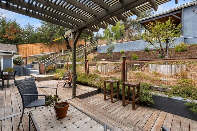 19419 Oxnard Street, Tarzana, CA 91356