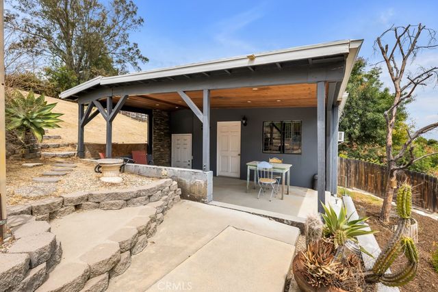 19419 Oxnard Street, Tarzana, CA 91356