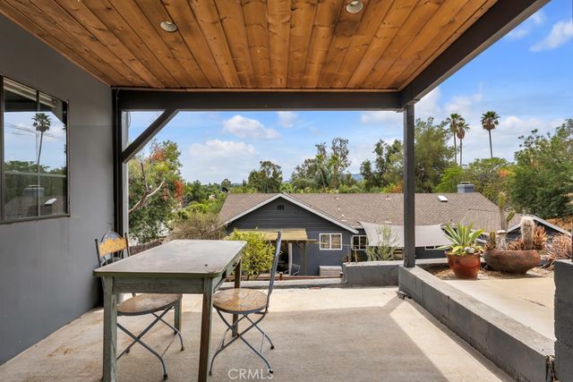 19419 Oxnard Street, Tarzana, CA 91356