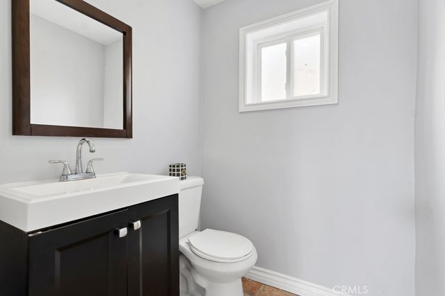 19419 Oxnard Street, Tarzana, CA 91356