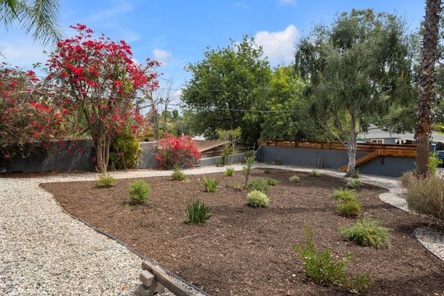 19419 Oxnard Street, Tarzana, CA 91356