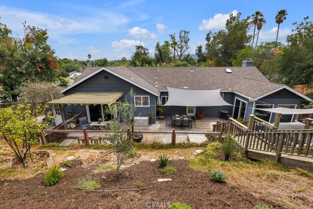 19419 Oxnard Street, Tarzana, CA 91356