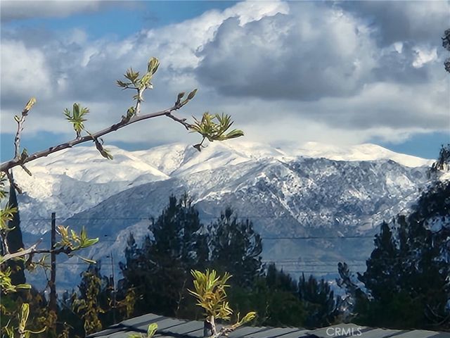 19419 Oxnard Street, Tarzana, CA 91356