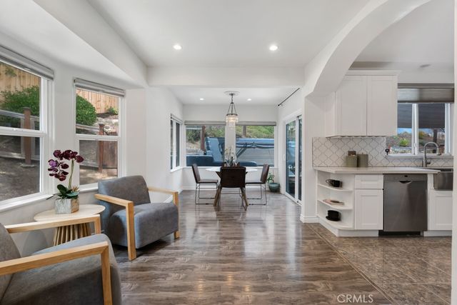 19419 Oxnard Street, Tarzana, CA 91356