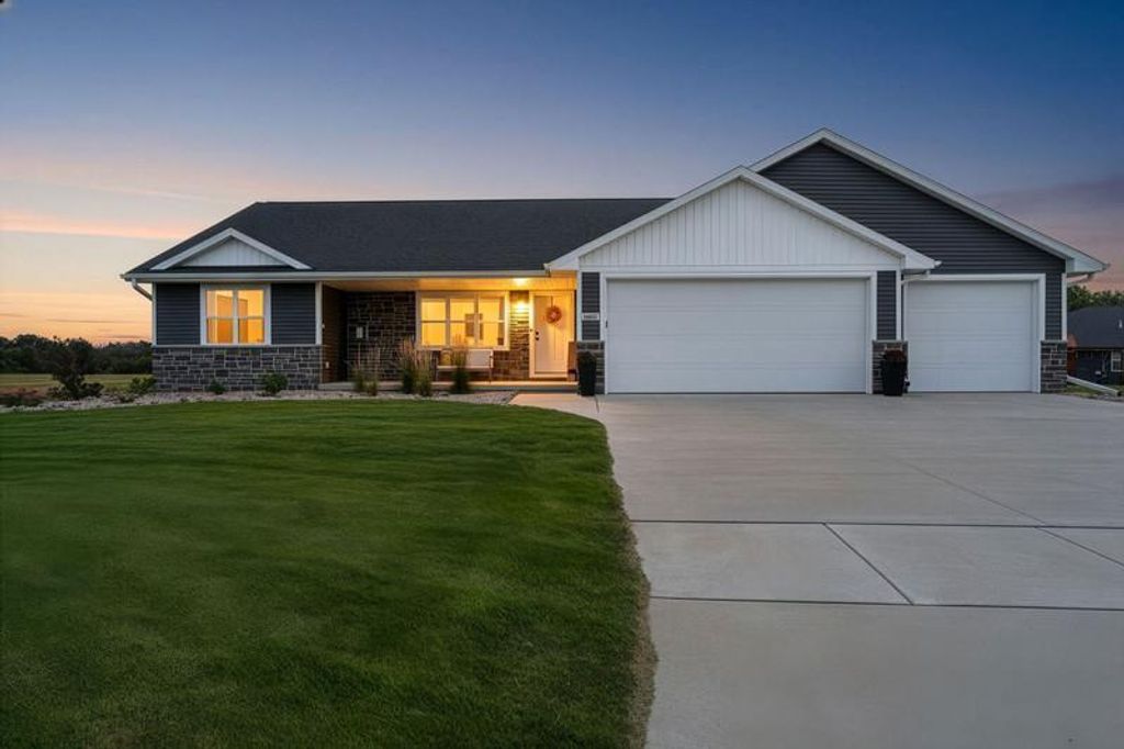 2347 TIGERWOOD TRAIL, De Pere, WI 54115