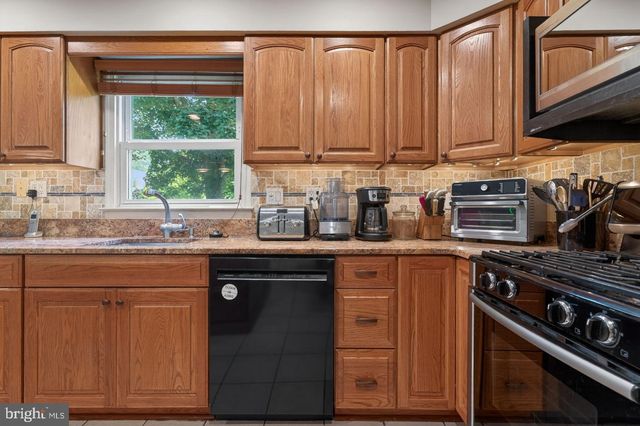 10 KREBS ROAD, Plainsboro, NJ 08536