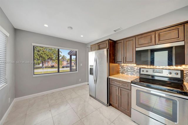 7470 SW 37th Street, Miami, FL 33155