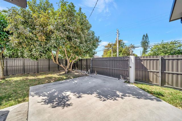 7470 SW 37th Street, Miami, FL 33155