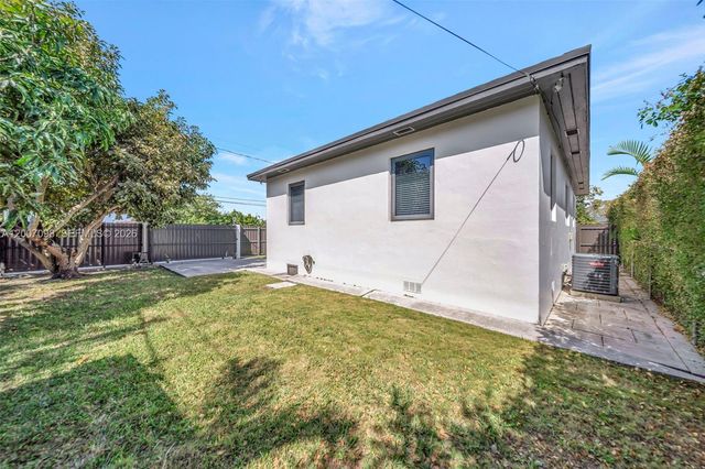 7470 SW 37th Street, Miami, FL 33155