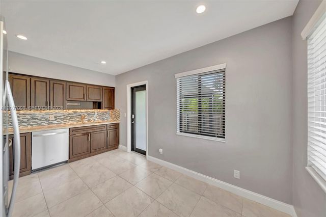 7470 SW 37th Street, Miami, FL 33155