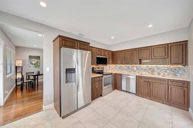 7470 SW 37th Street, Miami, FL 33155