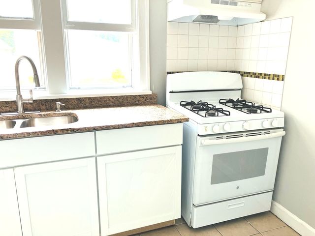 1247 Victoria Avenue, North Chicago, IL 60064