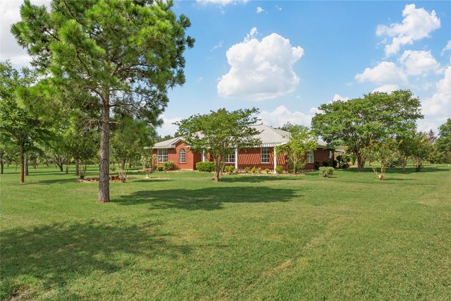 689 LCR 662, Kosse, TX 76653