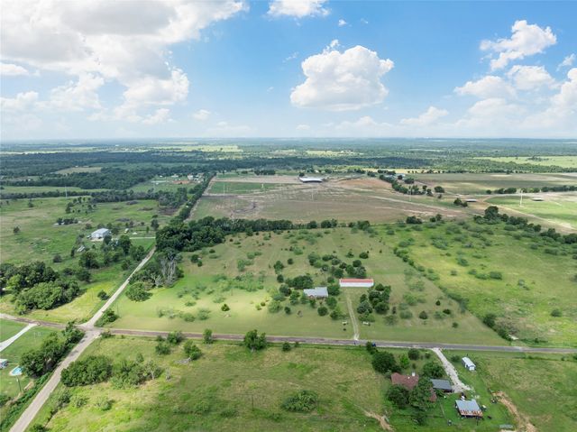 689 LCR 662, Kosse, TX 76653
