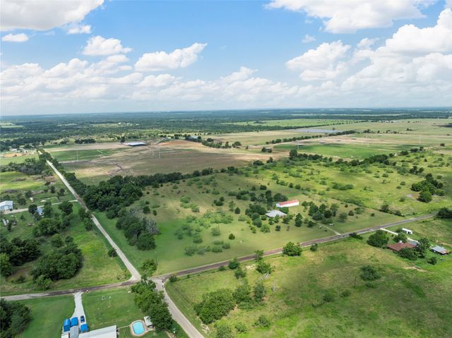 689 LCR 662, Kosse, TX 76653