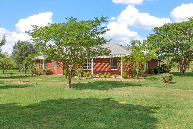689 LCR 662, Kosse, TX 76653