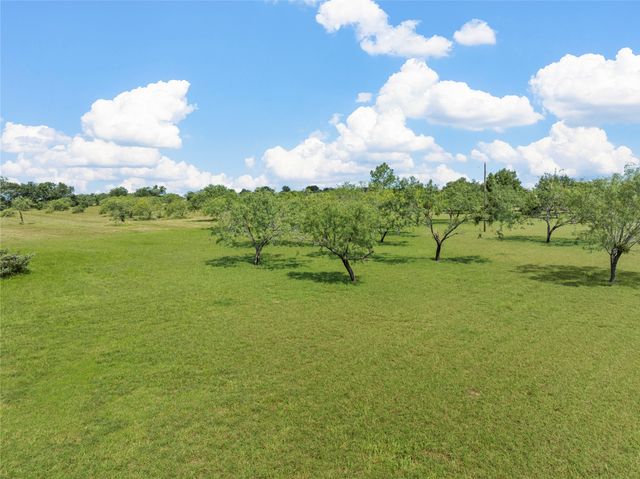 689 LCR 662, Kosse, TX 76653