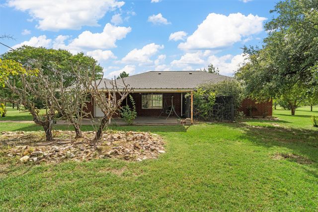 689 LCR 662, Kosse, TX 76653