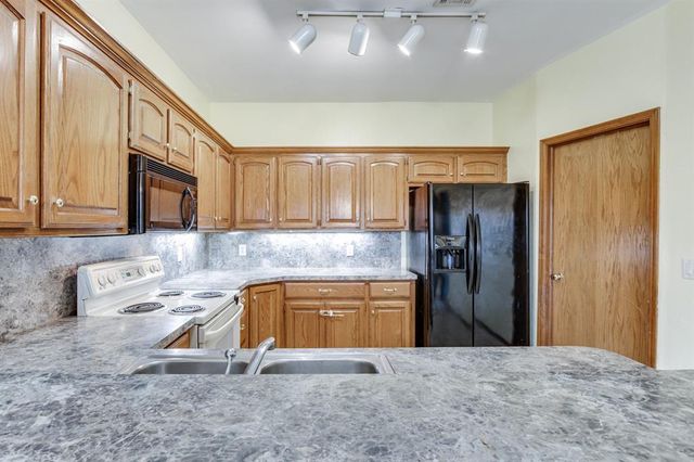 2137 NE 13th Street, Moore, OK 73160