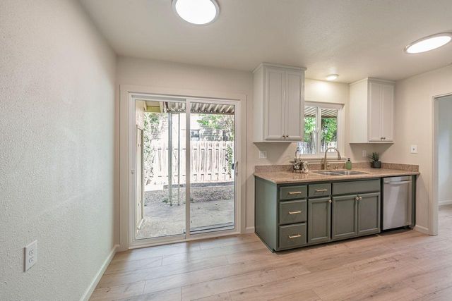4300 Morpheus Ln, Sacramento, CA 95864