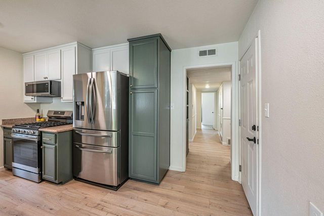 4300 Morpheus Ln, Sacramento, CA 95864