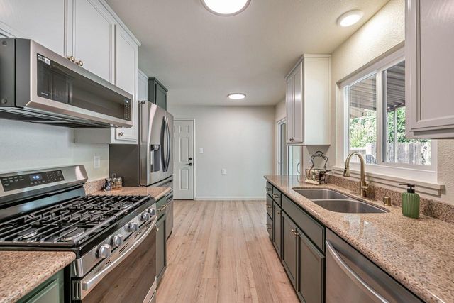 4300 Morpheus Ln, Sacramento, CA 95864