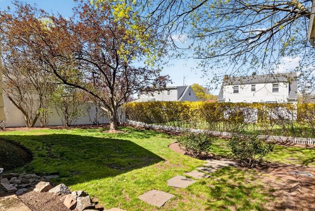 6 Cunha Rd, Peabody, MA 01960