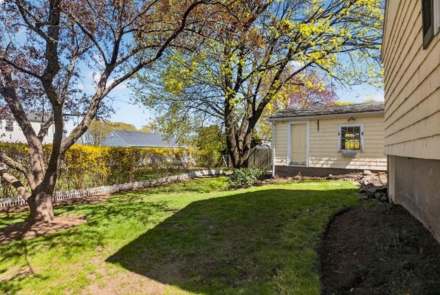 6 Cunha Rd, Peabody, MA 01960