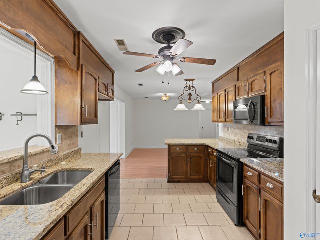 12010 Country Lane Drive, Huntsville, AL 35803