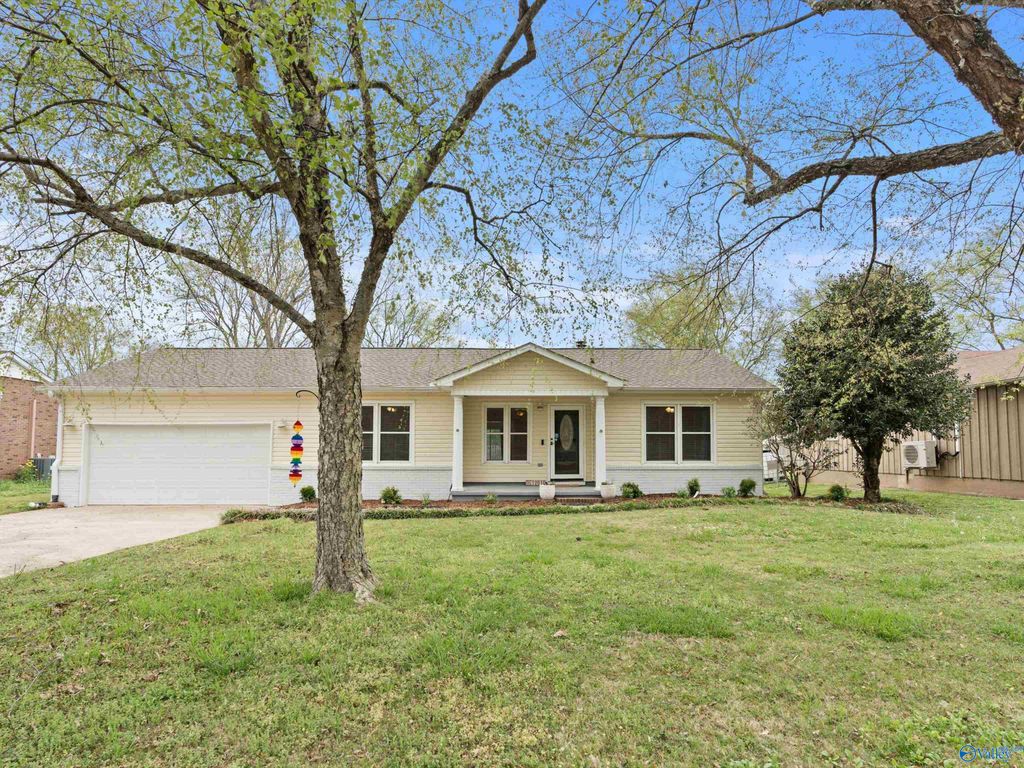 12010 Country Lane Drive, Huntsville, AL 35803