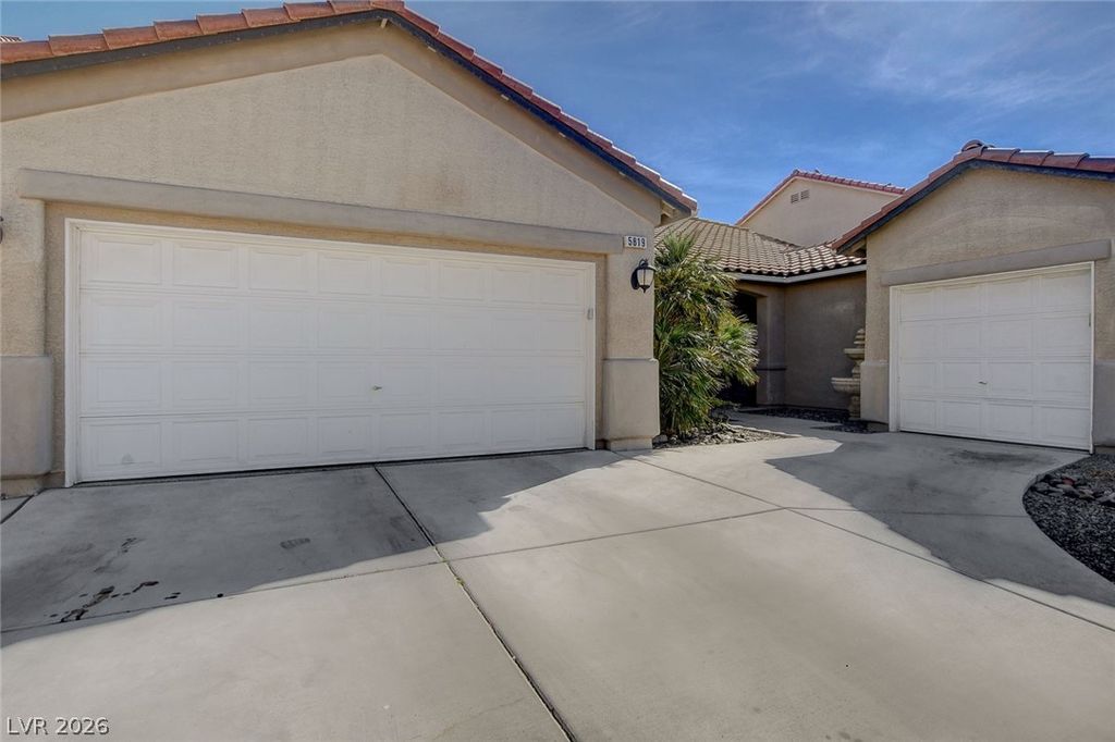 5819 Toofer Winds Court, Las Vegas, NV 89131 — photo 2
