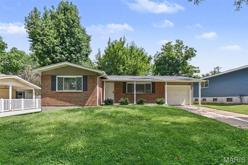 8429 Jacklin Avenue, Hazelwood, MO 63042