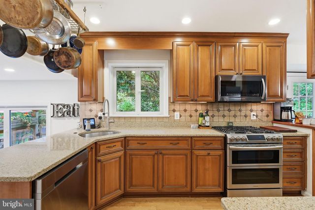 2295 DUNSTER LN, Potomac, MD 20854