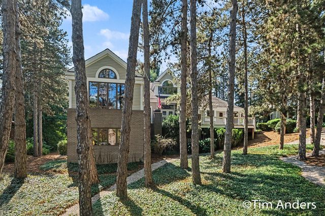 3433 Meadowood Trail Drive SE, Grand Rapids, MI 49546