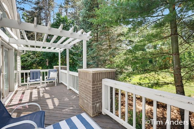 3433 Meadowood Trail Drive SE, Grand Rapids, MI 49546