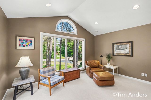 3433 Meadowood Trail Drive SE, Grand Rapids, MI 49546
