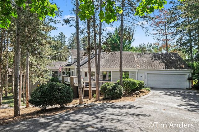3433 Meadowood Trail Drive SE, Grand Rapids, MI 49546