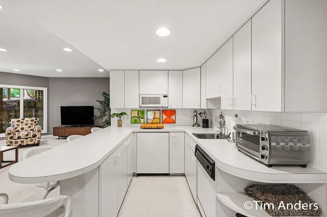 3433 Meadowood Trail Drive SE, Grand Rapids, MI 49546